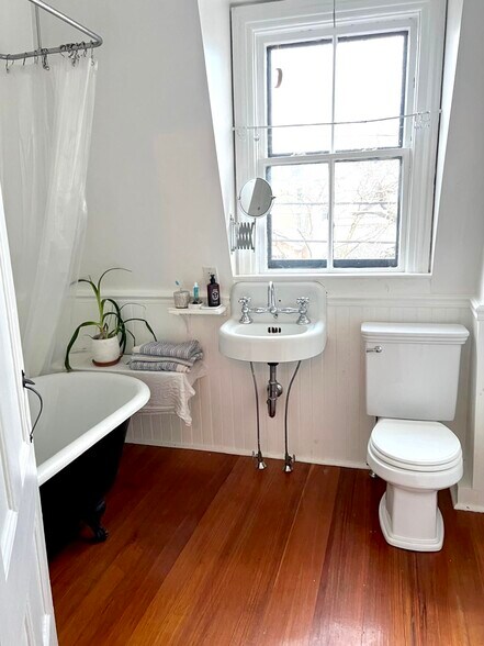 Bathroom - 24 Glenwood Rd
