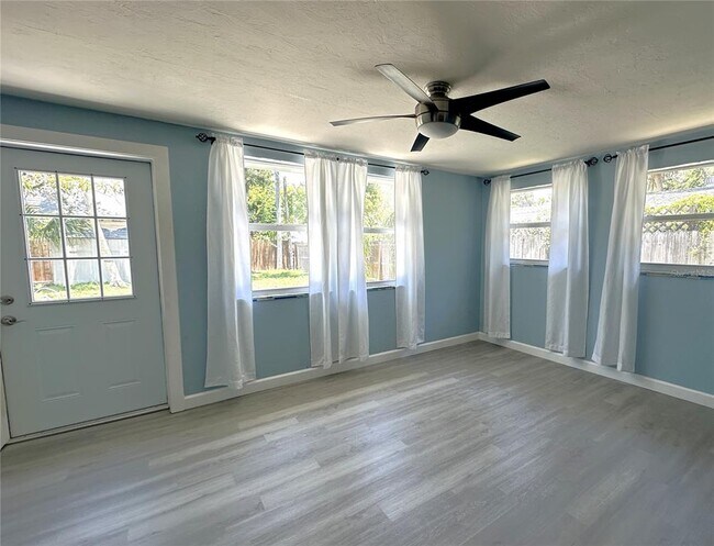 Building Photo - 2275 Hawthorne St