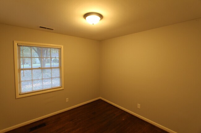 Building Photo - Great House with Fresh New Updates!!  Bett...