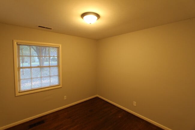 Building Photo - Great House with Fresh New Updates!!  Better Hurry!!