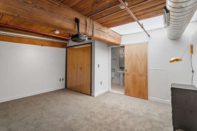 Building Photo - Breathtaking Historic Loft in the Heart of...