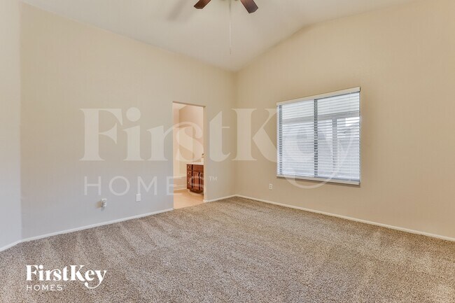 Building Photo - 425 W Jersey Way