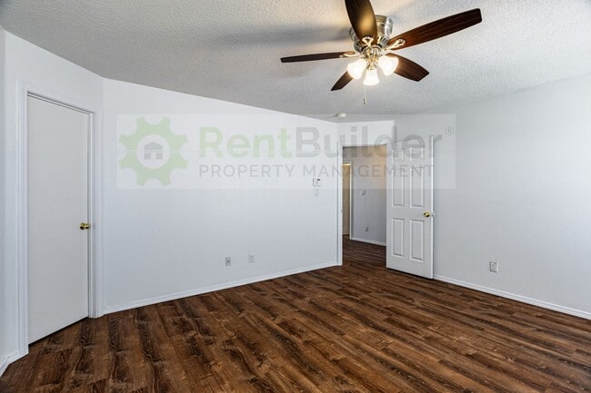 Building Photo - THIS ONE WILL GO FAST!