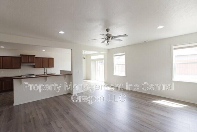 Building Photo - 3576 SW Pumice Ave