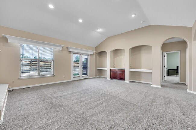 Building Photo - $3,650 - 4 Bed, 4 Bath Home with 4 Car Gar...