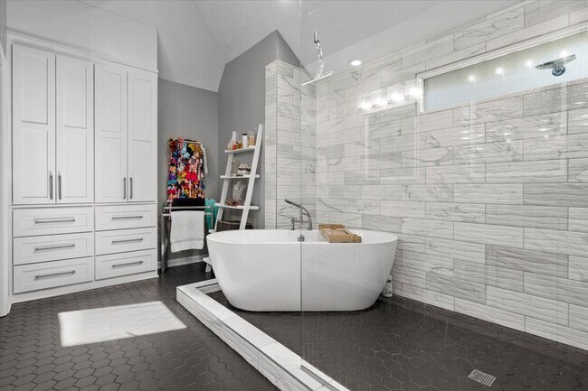 Building Photo - 9004 W 148th St