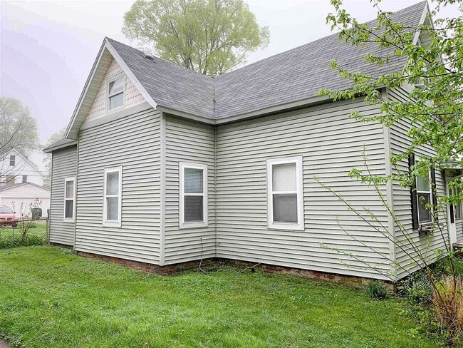 Building Photo - PRELEASING for AUGUST! Close to Campus