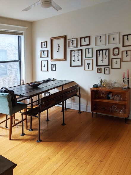 Building Photo - 1462 W Leland Ave