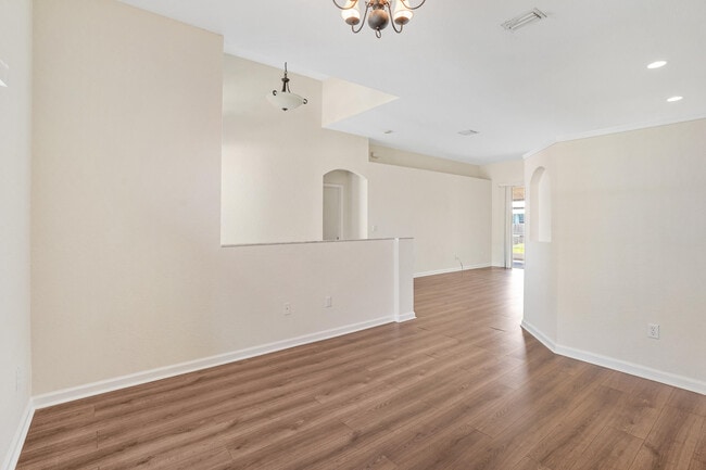 Building Photo - 766 SW Duxbury Ave
