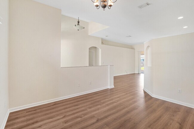 Building Photo - 766 SW Duxbury Ave