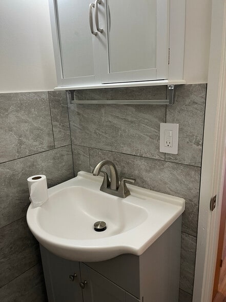 Building Photo - 246 Cottage Ln