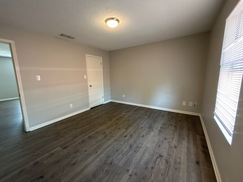 Building Photo - 30 Sta Les Cv