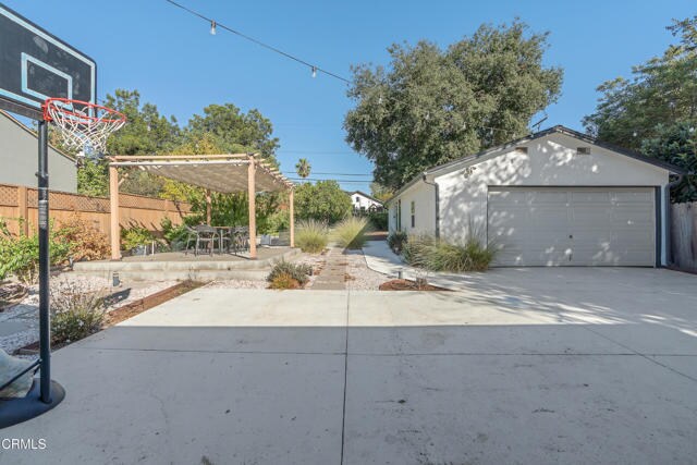 Building Photo - 5200 Dahlia Dr