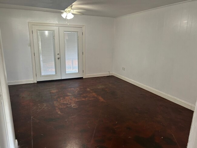 Building Photo - 1724 Robins St