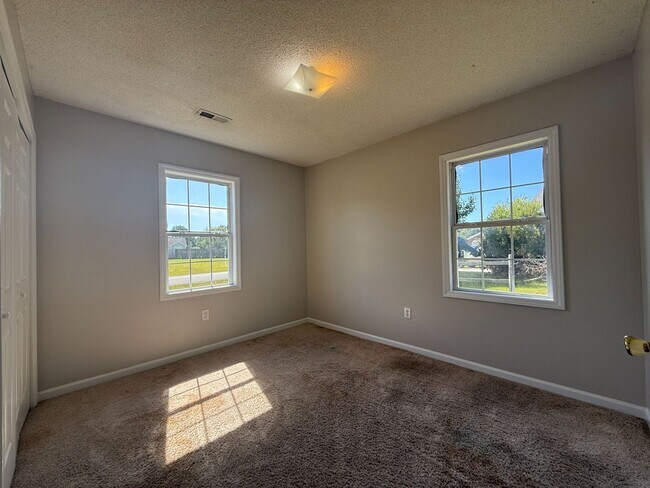 Building Photo - 3 bedroom 2 bath home in Foxtrace subdivision