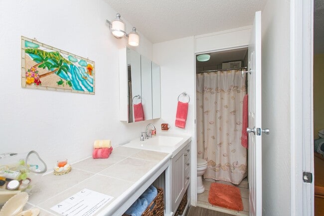 Building Photo - ONO Vista - Furnished / Eastside 1/1/1 pkg w/ courtyard