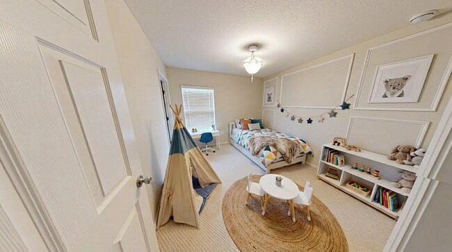 Building Photo - LOCATION! LOCATION! LOCATION!