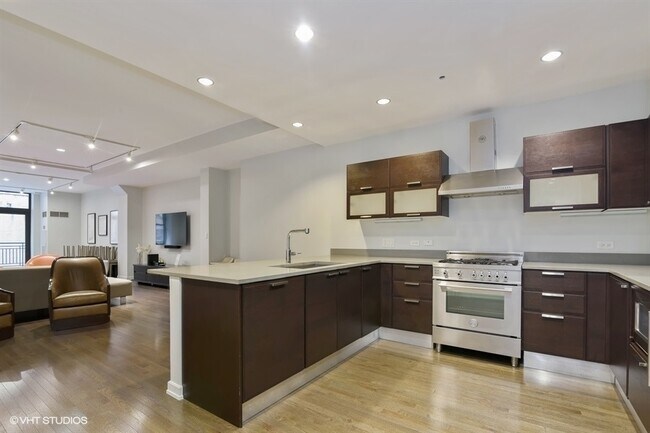 Building Photo - 6 N Michigan Ave