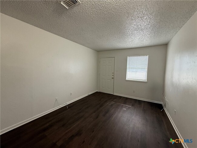 Building Photo - 909 Dryden Ave