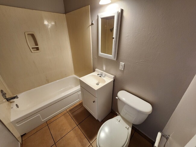 Building Photo - 2527 N Crawford St