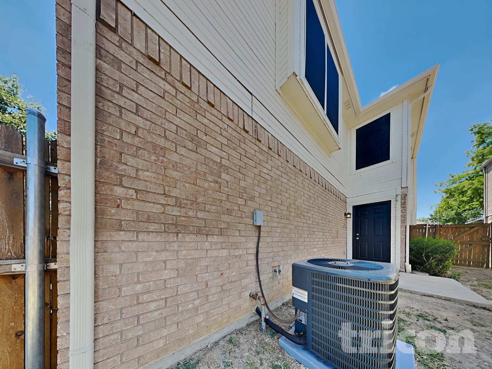 Building Photo - 513 Valley View Dr