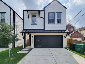 Building Photo - This 4-bedroom, 3-bathroom, two-story residence comes with a generous two-car attached garage. Re...