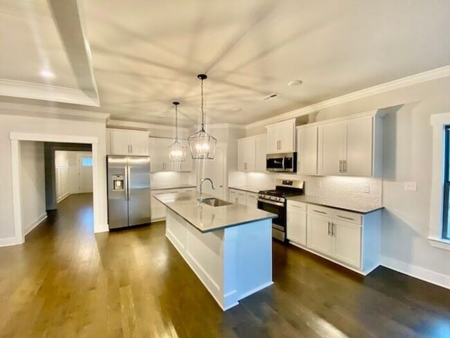 Building Photo - Great location in Athens