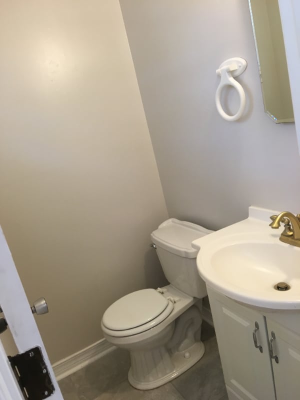 Building Photo - 659 Meadow Dr