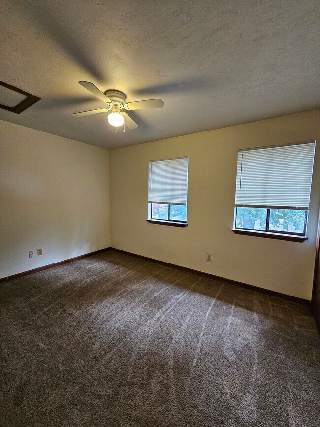 Building Photo - 196 Locke St