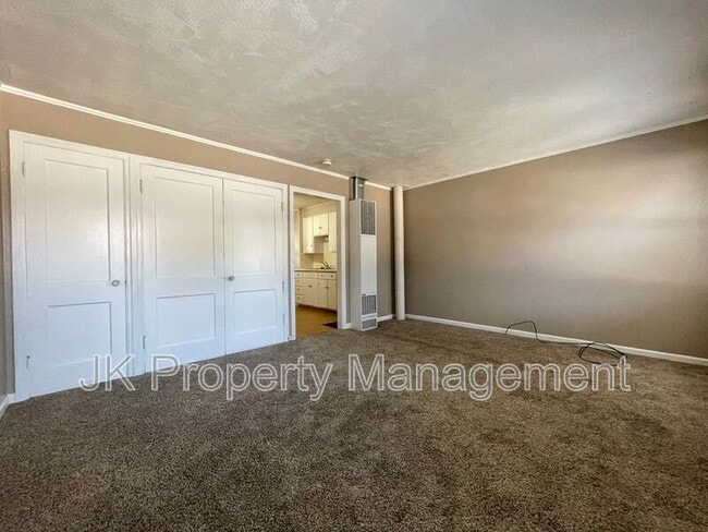 Building Photo - 208 9th St N