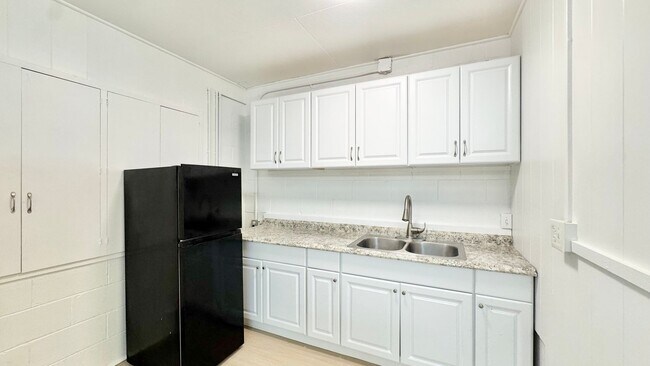 Building Photo - 3007 Lanikaula St