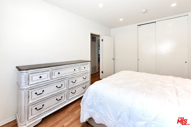 Building Photo - 4035 Inglewood Blvd