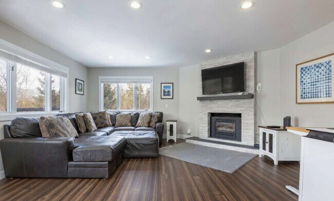 Building Photo - 290 Broken Lance Dr