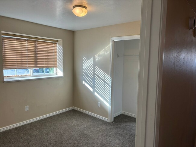 Building Photo - Green River 3 bed 2 bath Condo