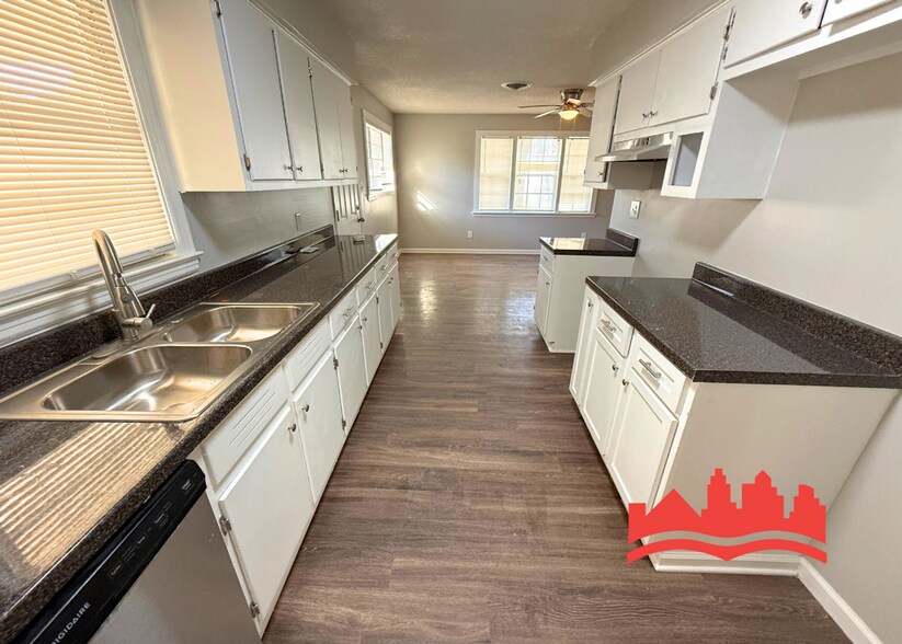 Building Photo - 3620 Sharpe Ave