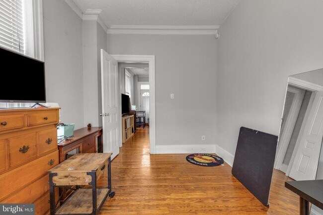 Building Photo - 3017 W Girard Ave