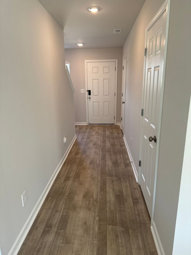 Building Photo - NOW AVAILABLE | Beautiful 3-Bedroom, 2.5-Bath Townhome in Driftwood | Lincoln Schools