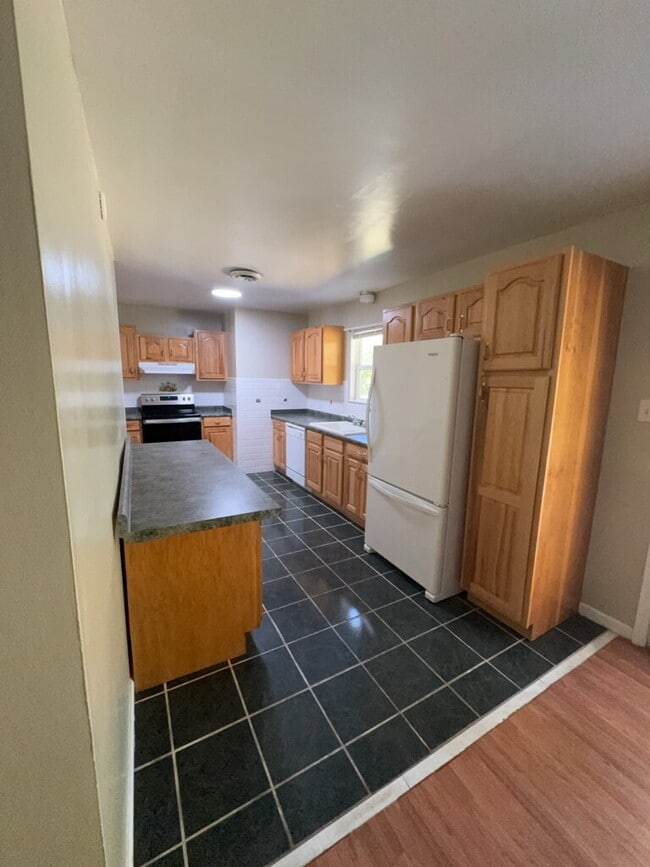 Building Photo - 415 Sterling Rd