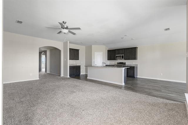 Building Photo - 627 Aqueduct Dr