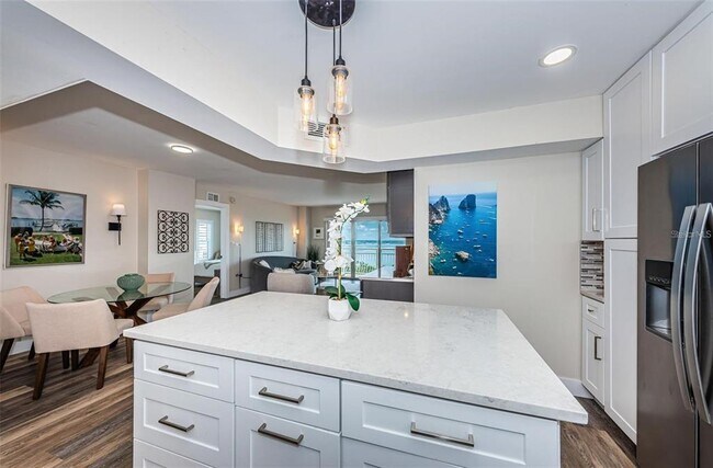 Building Photo - 4900 Brittany Dr S