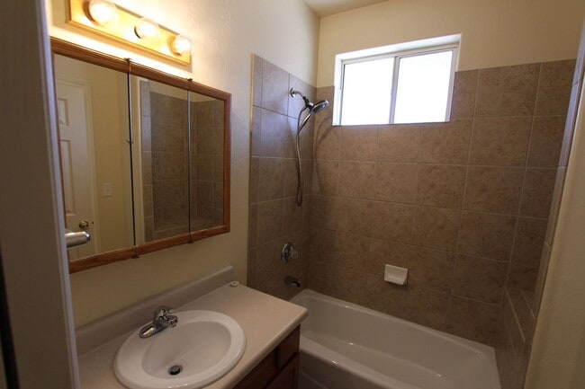 Building Photo - $500 Off Move-In Special – Spacious 4-Bed ...