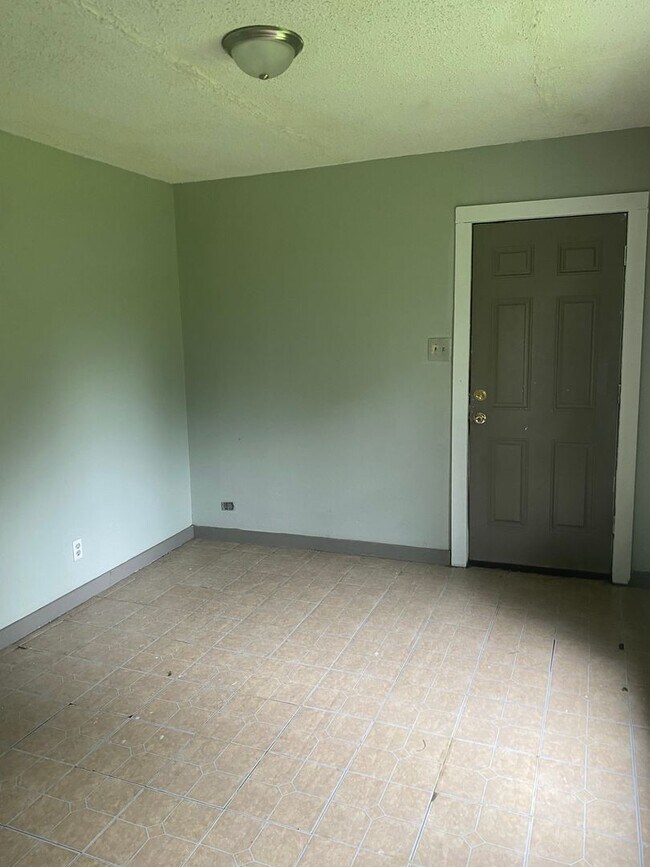 Building Photo - 458 E 71st St