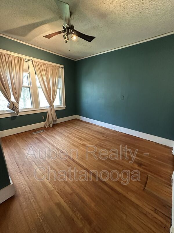 Building Photo - 3211 Montview Dr