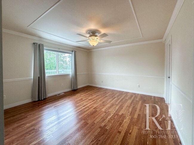 Building Photo - Rambler with 2-Car Garage, RV/Boat Parking...