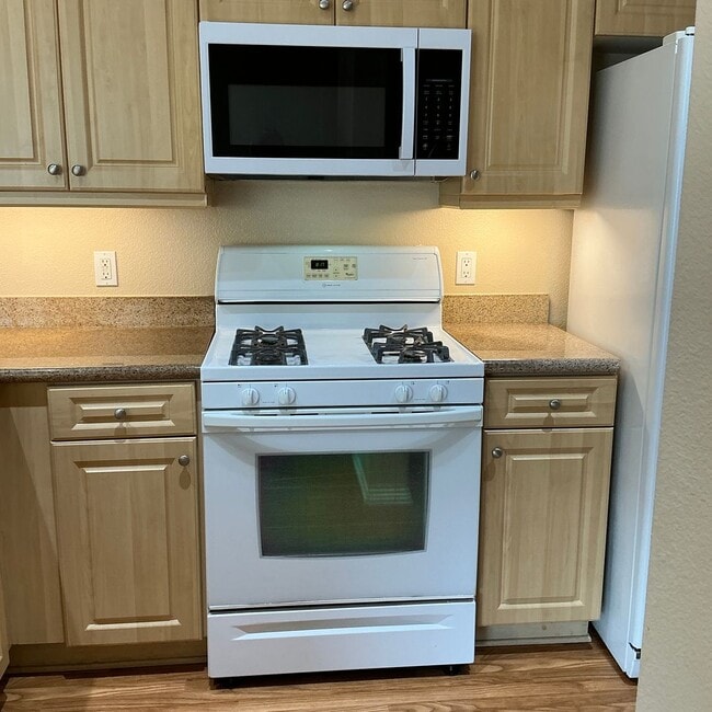 Building Photo - For Lease ~ 1 Bedroom 1 Bath 4th Floor Watermarke Condo in Irvine