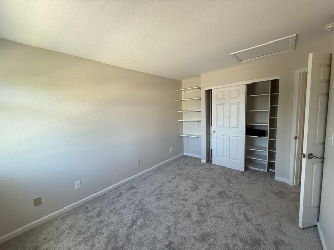 Building Photo - 818 Spyglass Cir