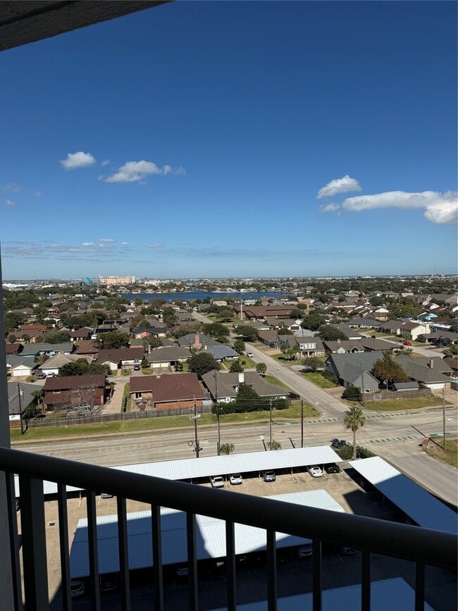 Building Photo - 7700 Seawall Blvd