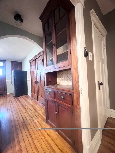 Building Photo - 4221 Botanical Ave