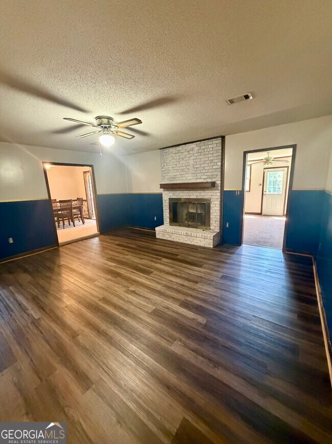 Building Photo - 131 Foxwood Cir