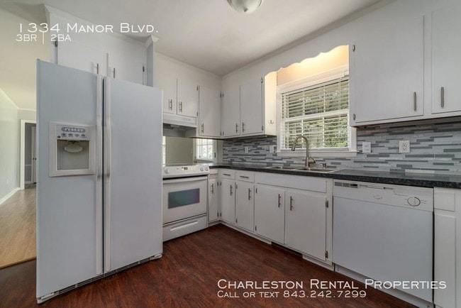 Building Photo - 1334 Manor Blvd
